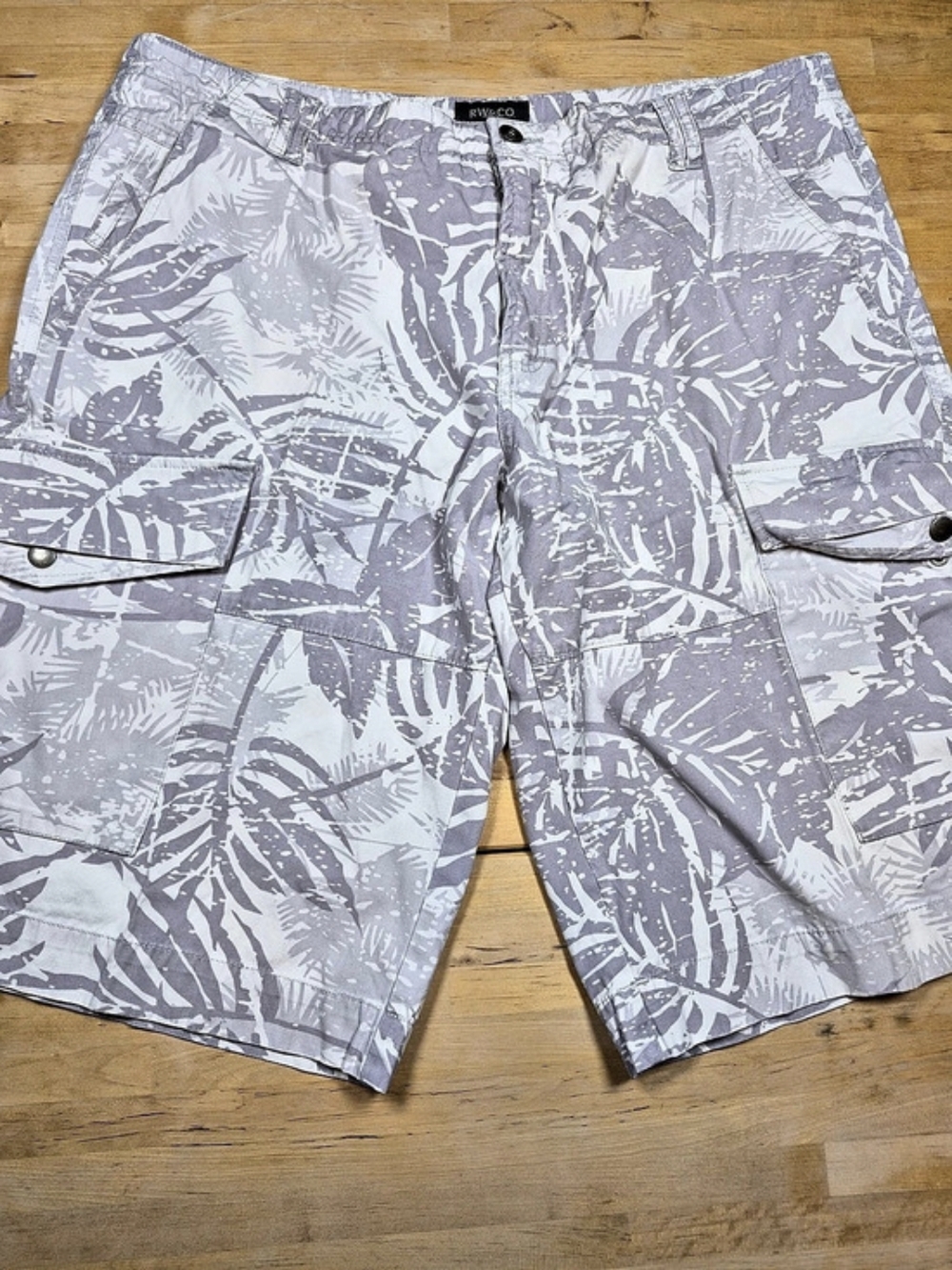RW&CO Men's Abstract Purple Cargo Shorts Size 38 Like New